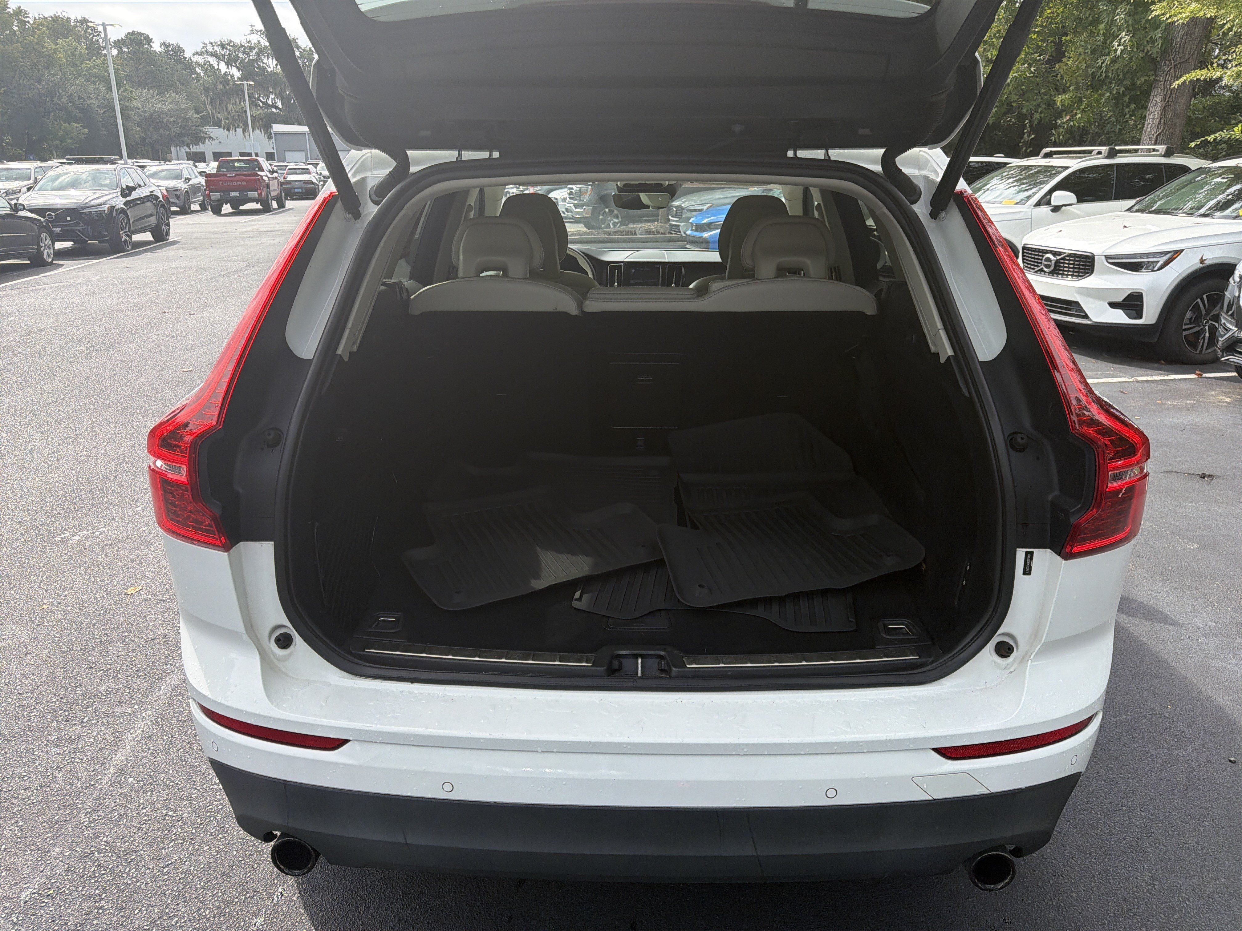 Used 2019 Volvo XC60 T5 Momentum w/ Premium Package FWD image 34