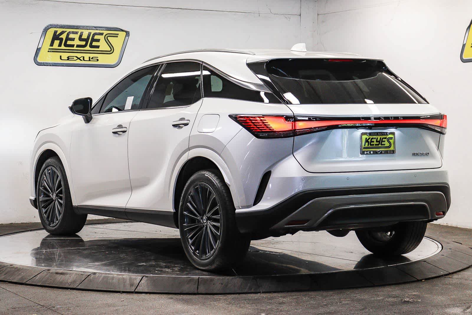 Used 2025 Lexus RX 350 Premium w/ Convenience Package FWD image 2