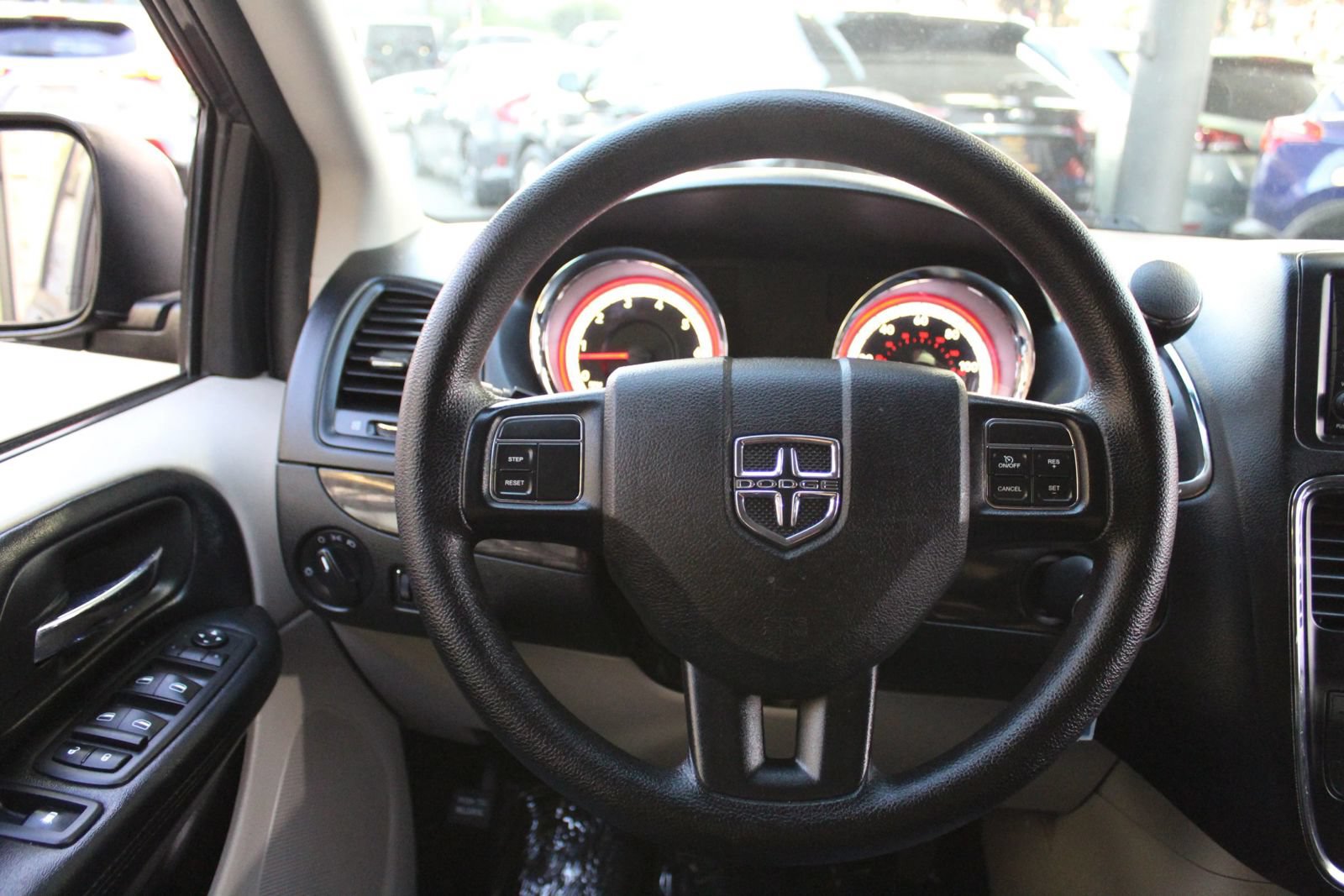 Used 2019 Dodge Grand Caravan SE FWD image 17