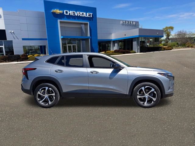 Used 2024 Chevrolet Trax RS FWD image 24