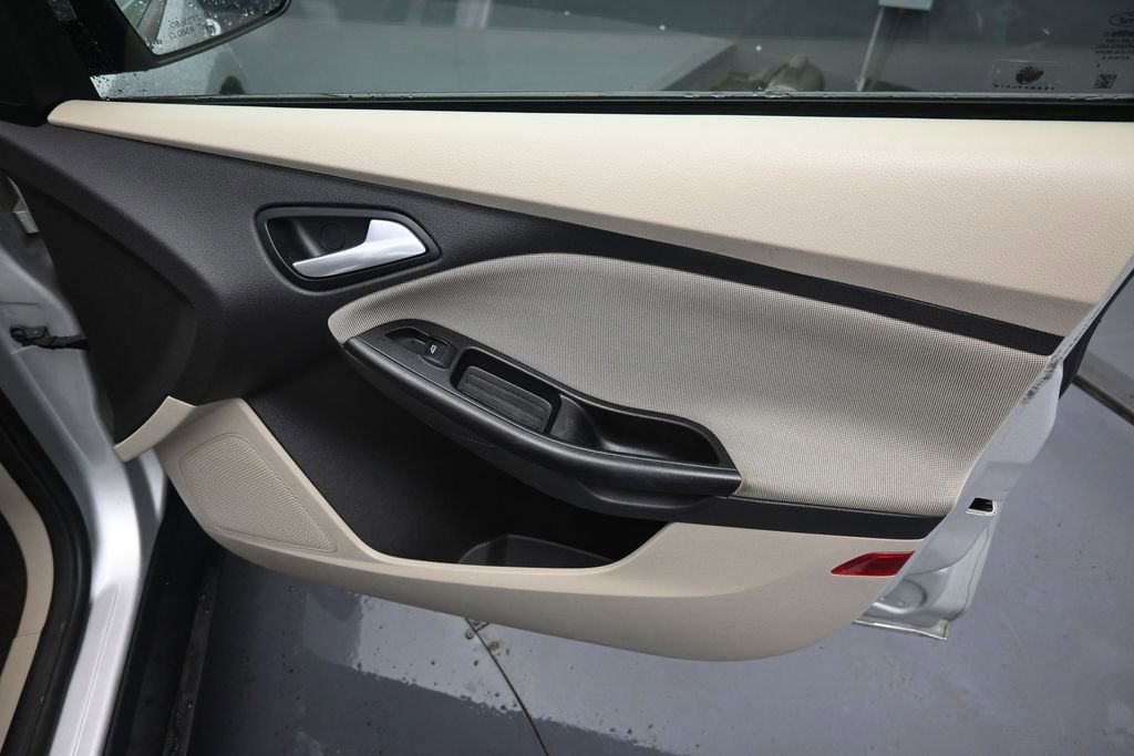 Used 2013 Ford Focus SE FWD image 27