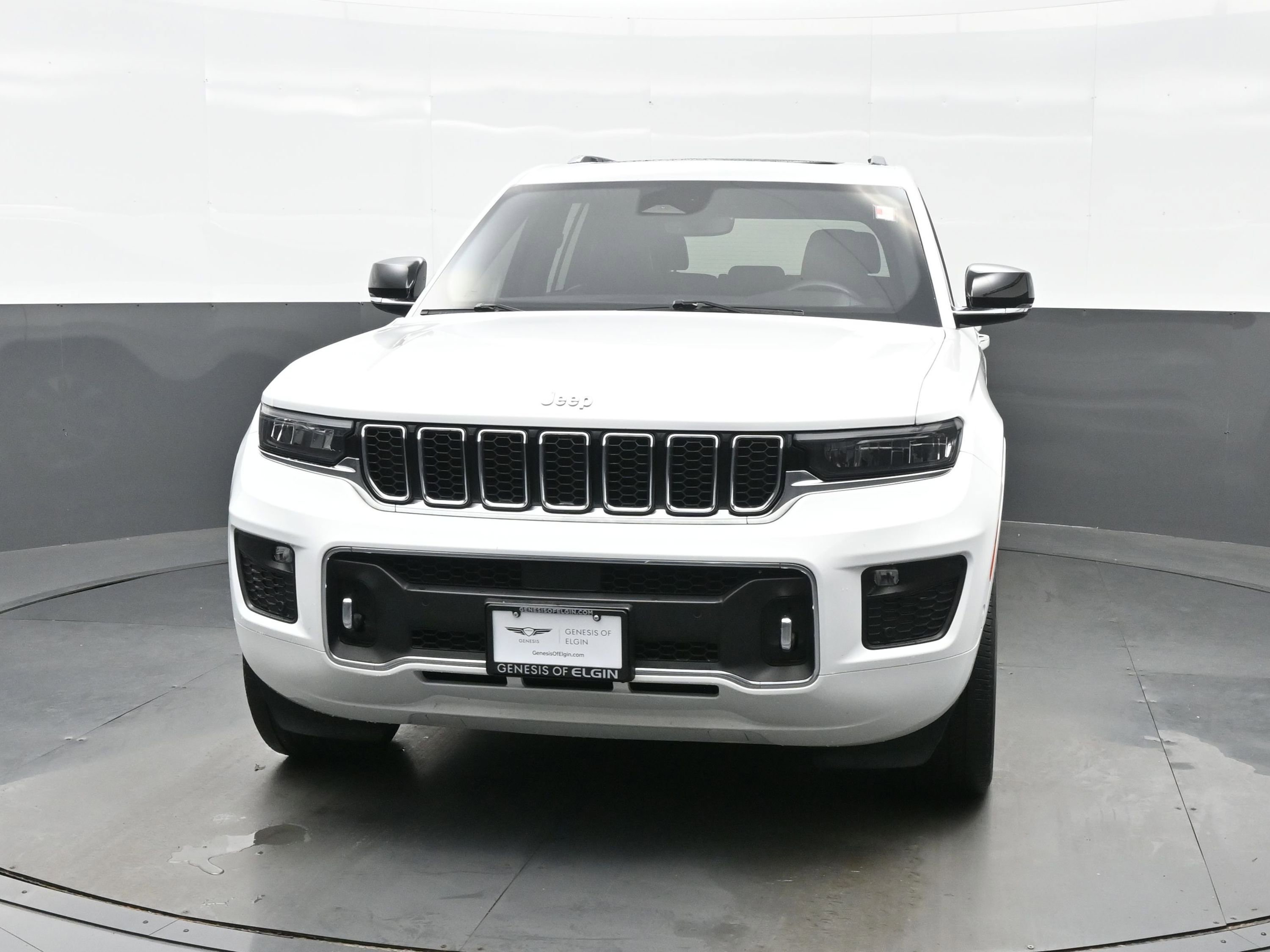 Used 2023 Jeep Grand Cherokee Overland AWD/4WD image 4