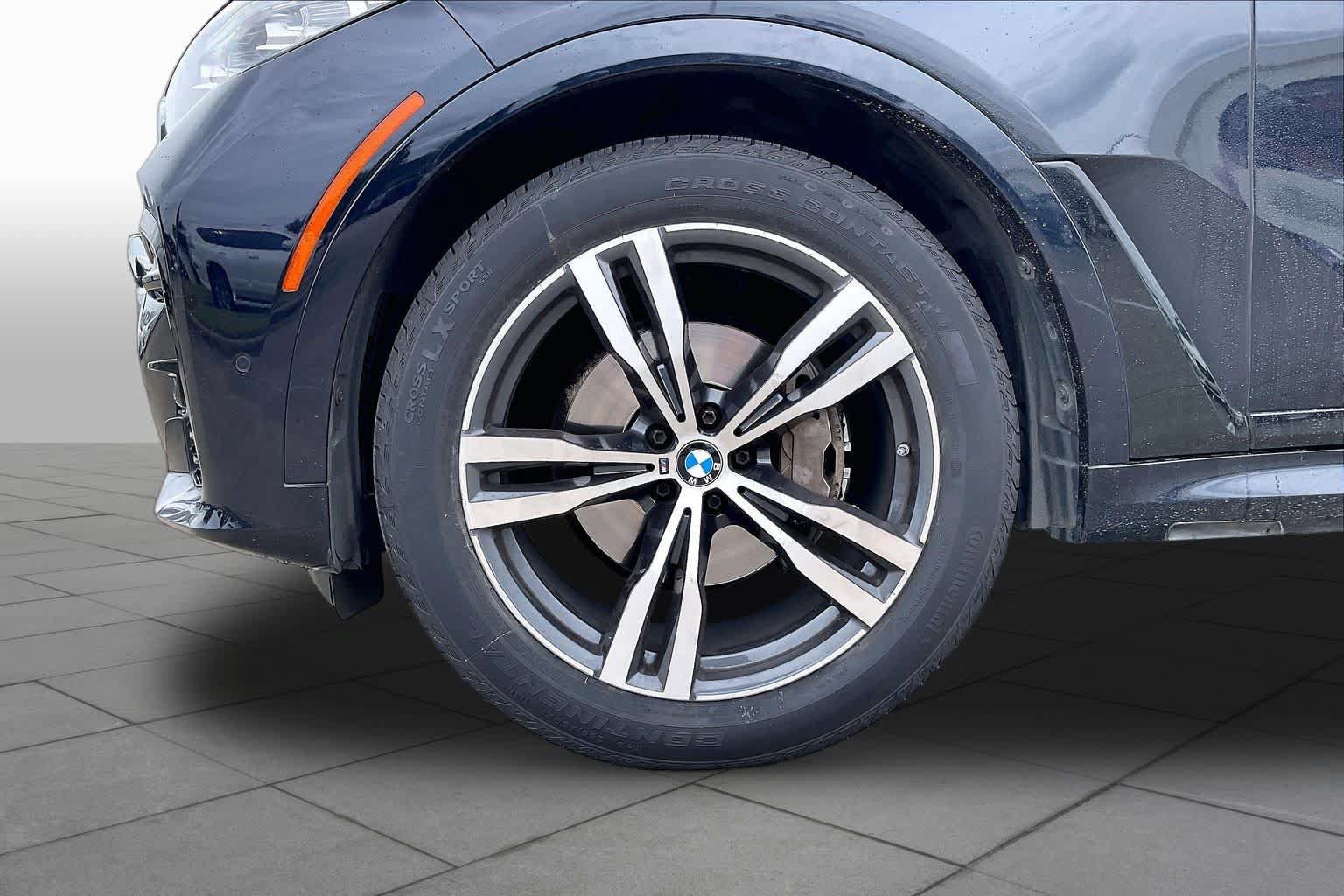 Used 2022 BMW X7 xDrive40i w/ M Sport Package AWD/4WD image 9