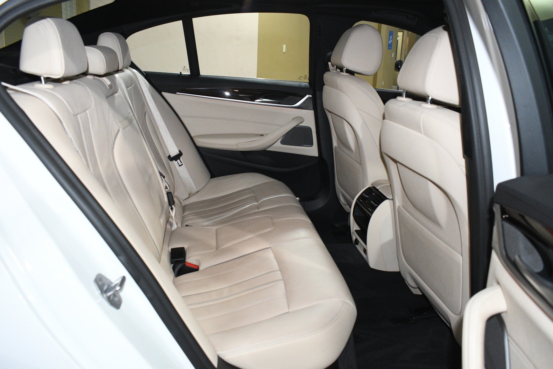 Used 2020 BMW 530i w/ Premium Package RWD image 48
