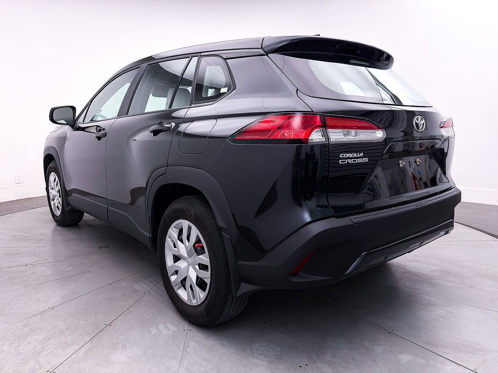 Used 2025 Toyota Corolla Cross L FWD image 12