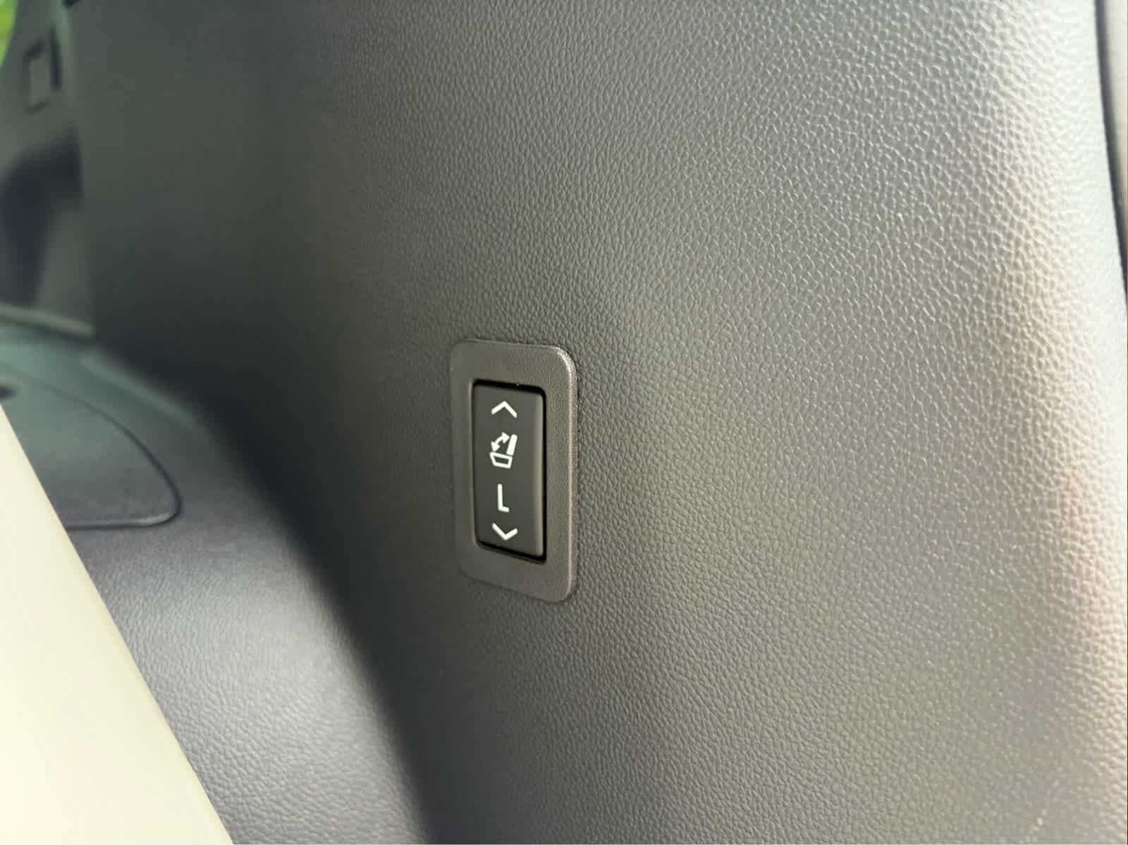 Used 2026 Cadillac Escalade ESV V AWD/4WD image 28