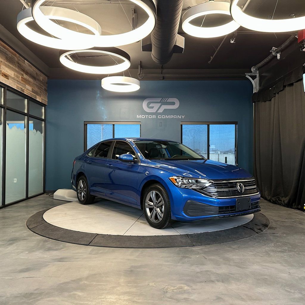 Used 2024 Volkswagen Jetta SE image 1