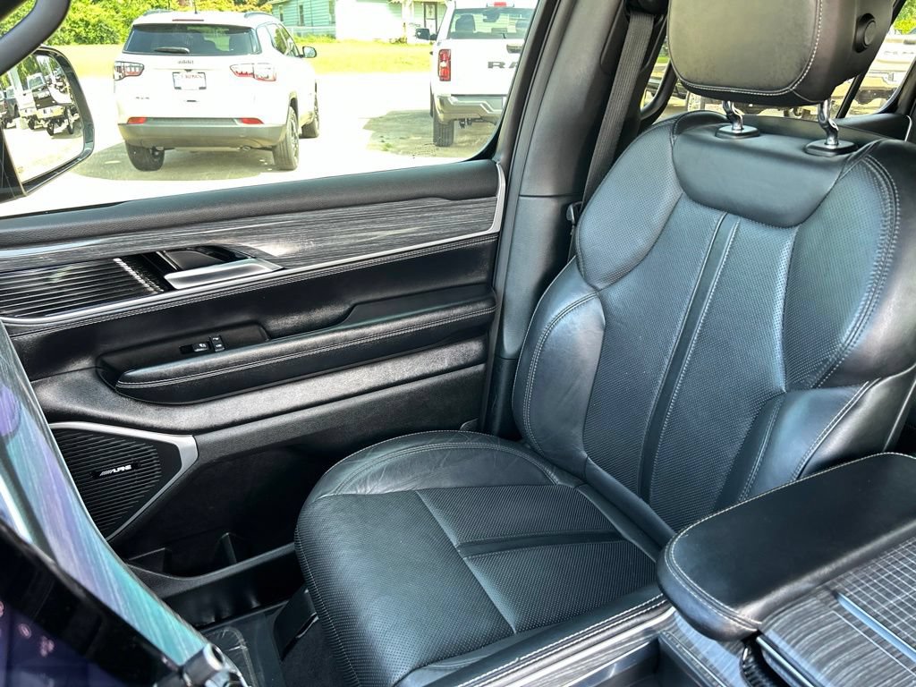 Used 2022 Jeep Wagoneer Series III AWD/4WD image 11