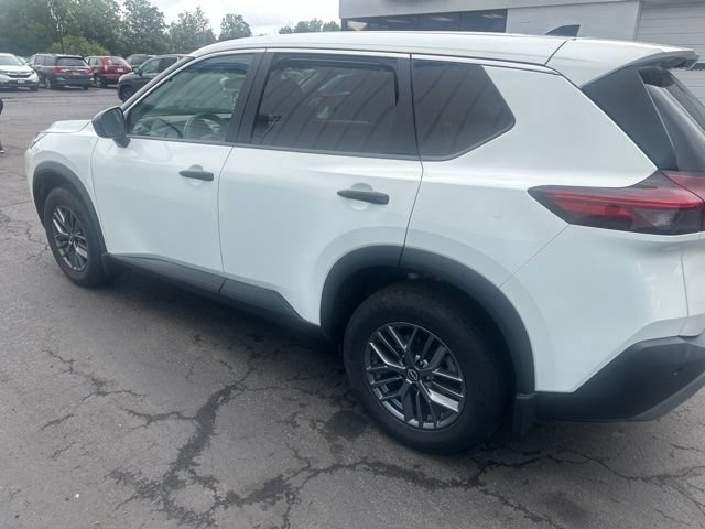 Used 2022 Nissan Rogue S AWD/4WD image 3