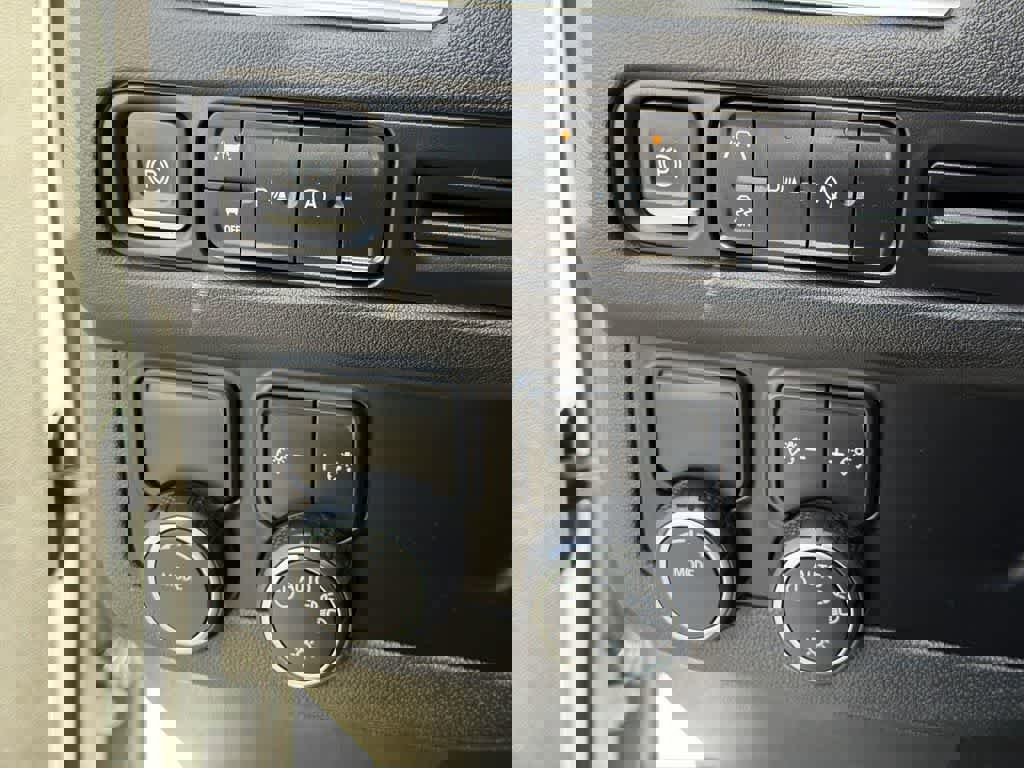 Used 2023 Chevrolet Suburban Premier image 21