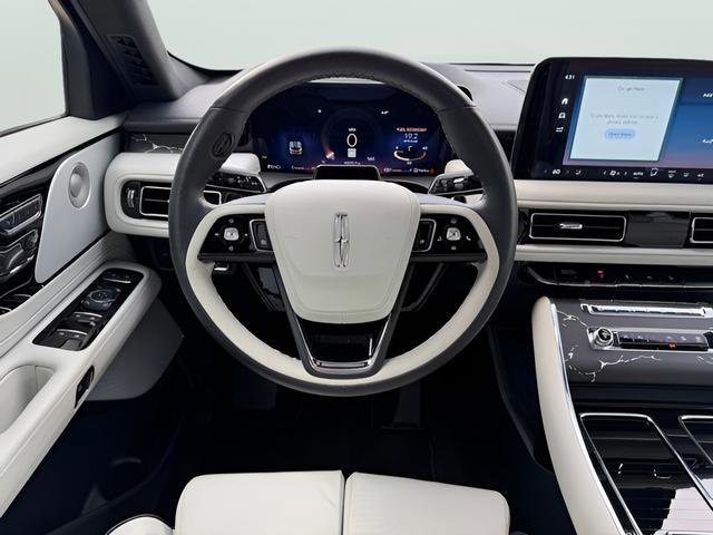 Used 2025 Lincoln Aviator Black Label AWD/4WD image 9