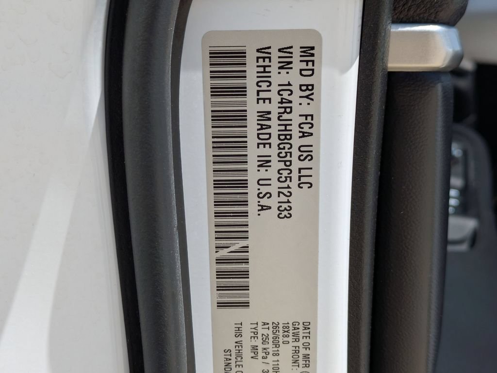 Used 2023 Jeep Grand Cherokee Limited AWD/4WD image 32