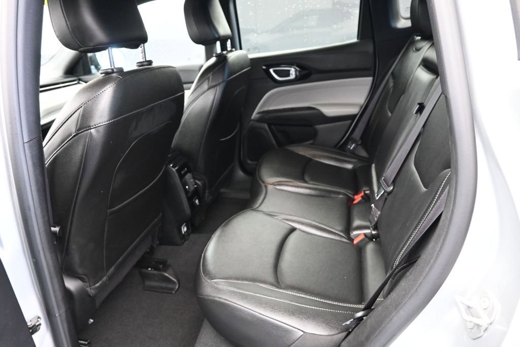 Used 2025 Jeep Compass Limited AWD/4WD image 17