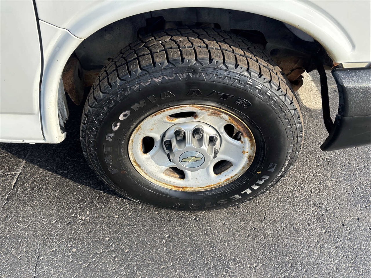 Used 2012 Chevrolet Express 2500 image 16