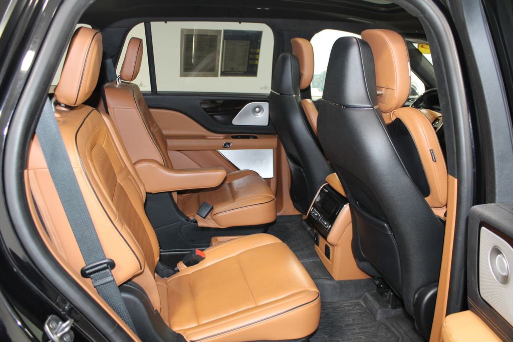 Used 2022 Lincoln Aviator Black Label w/ Class IV Trailer Tow Package image 34