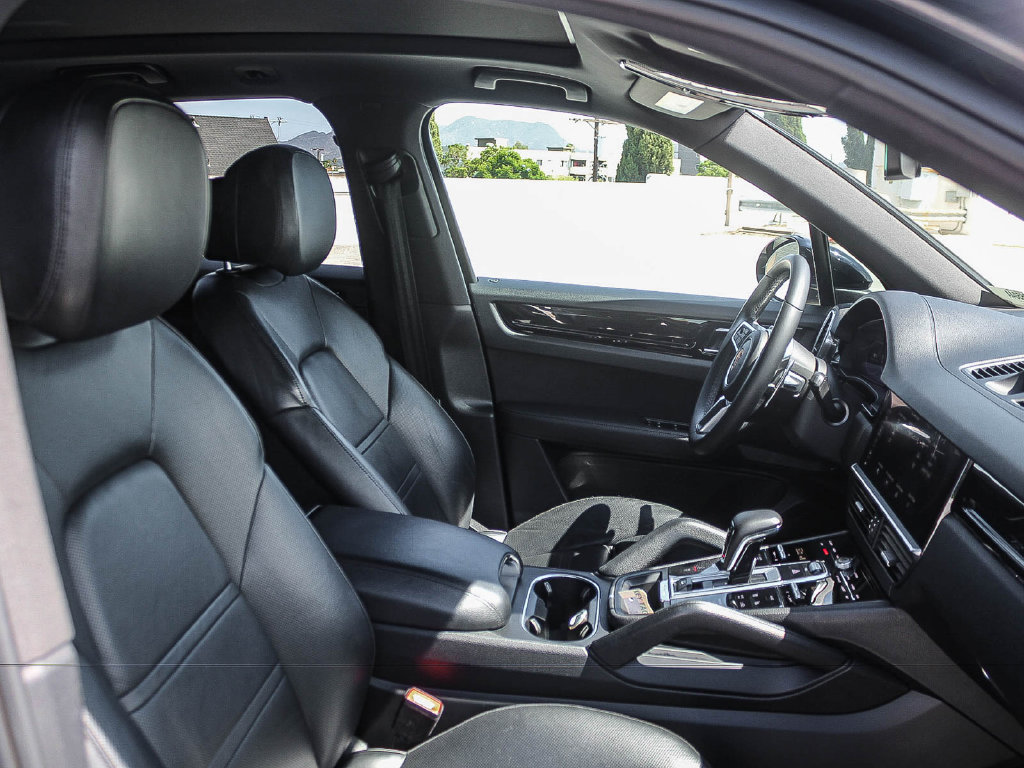Used 2019 Porsche Cayenne S w/ Premium Package AWD/4WD image 17