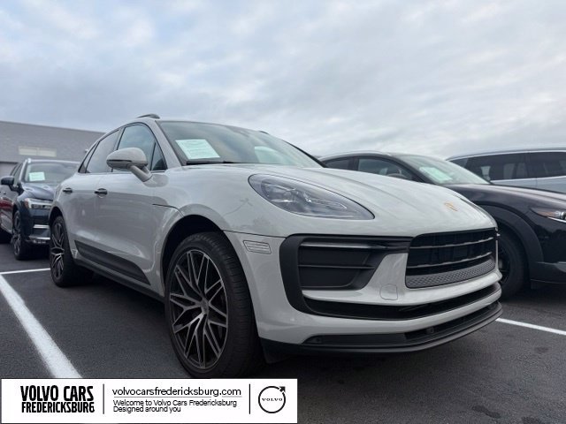 Used 2022 Porsche Macan AWD/4WD image 1