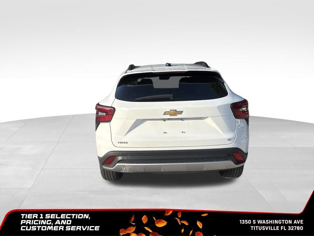 Used 2025 Chevrolet Trax LT w/ LT Convenience Package FWD image 4