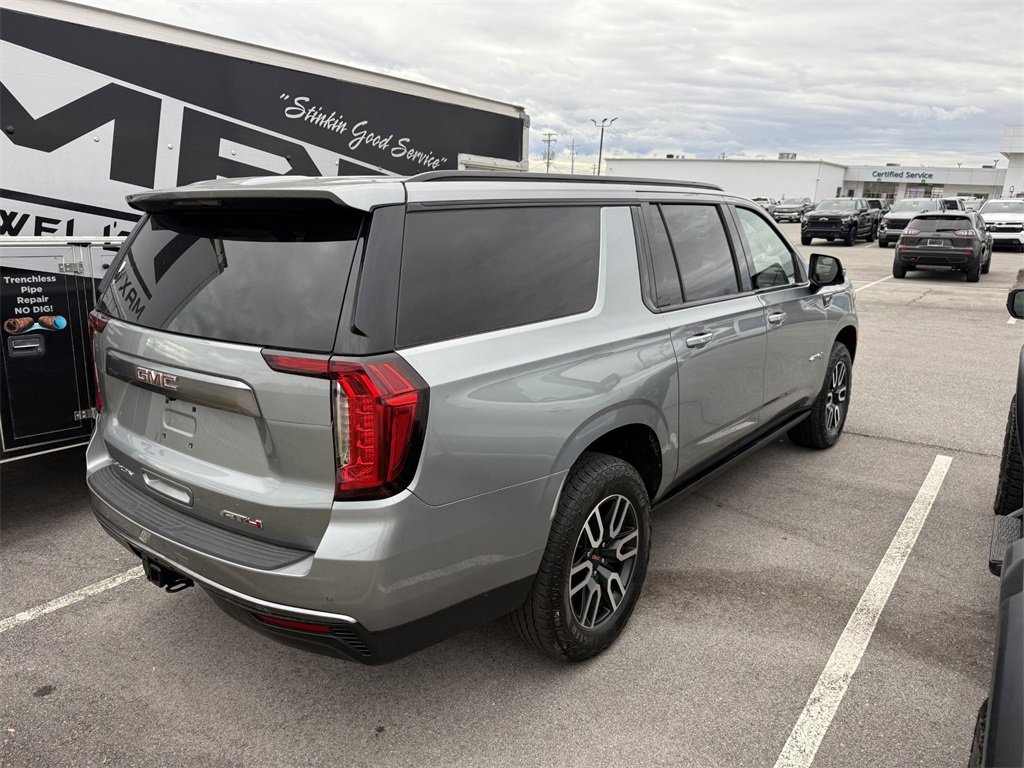 Used 2024 GMC Yukon XL AT4 w/ Technology Package image 3