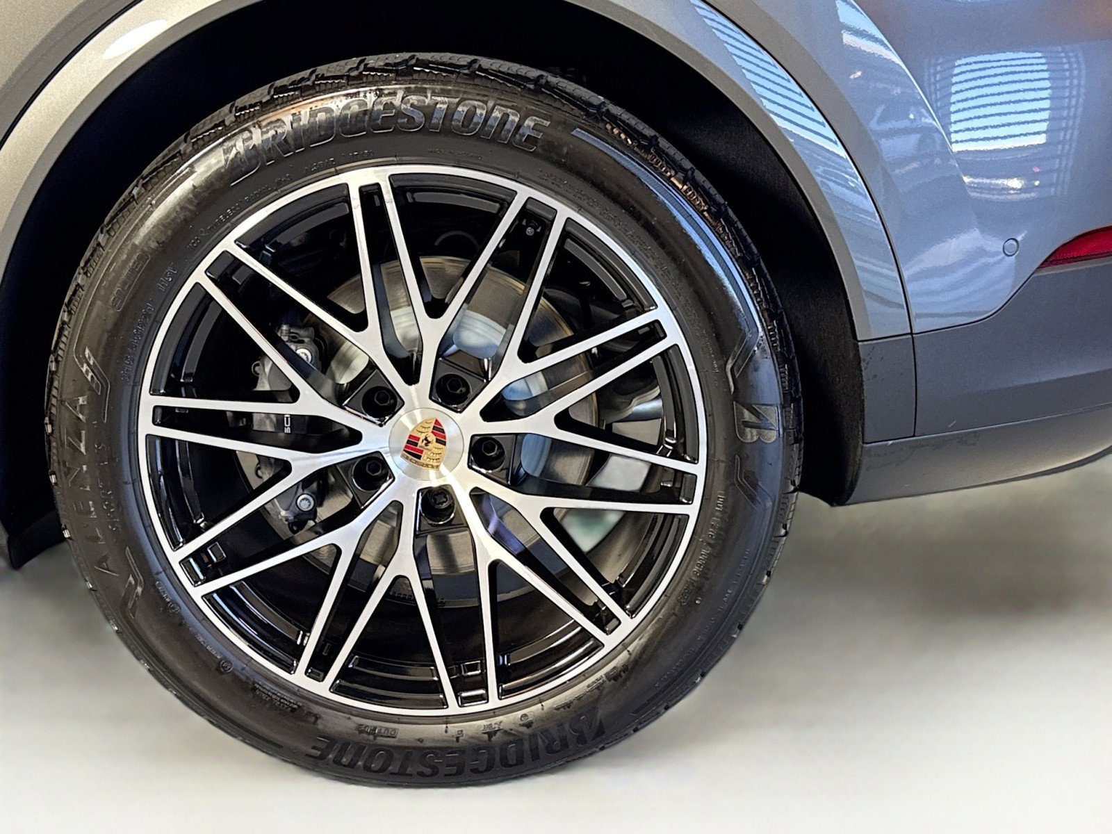 Used 2025 Porsche Cayenne image 24