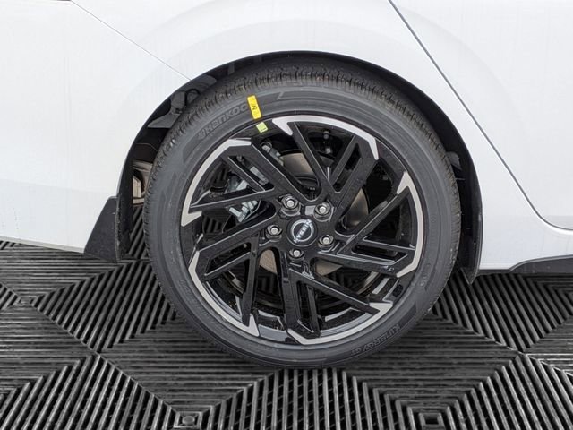 New 2026 Nissan Sentra SR w/ SR Premium Package FWD image 9