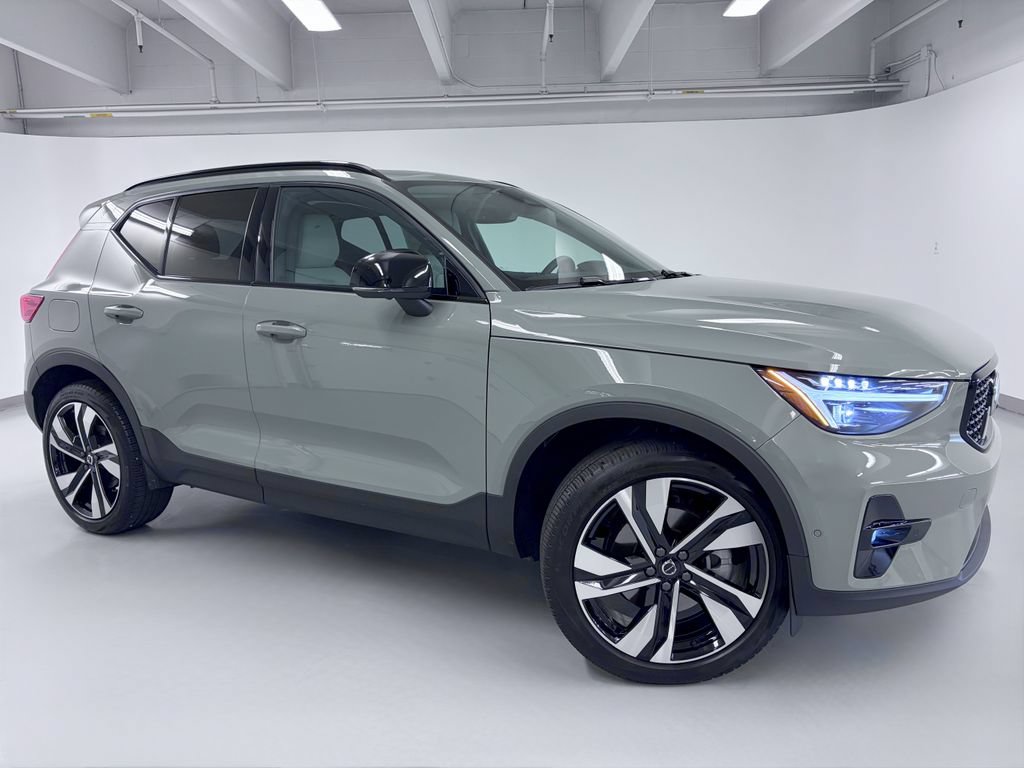 Used 2025 Volvo XC40 B5 Ultra w/ Climate Package AWD/4WD image 8