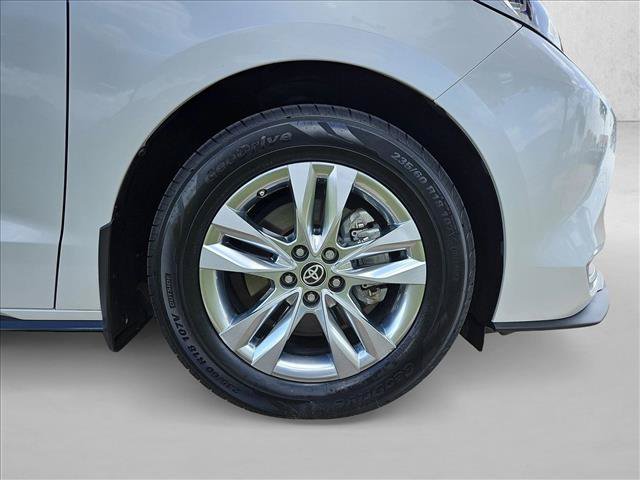 Used 2023 Toyota Sienna Limited AWD/4WD image 25