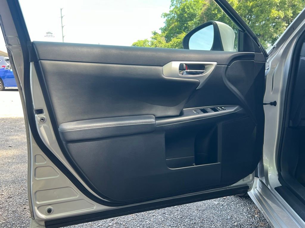 Used 2011 Lexus CT 200h Premium w/ Premium Audio Pkg FWD image 9