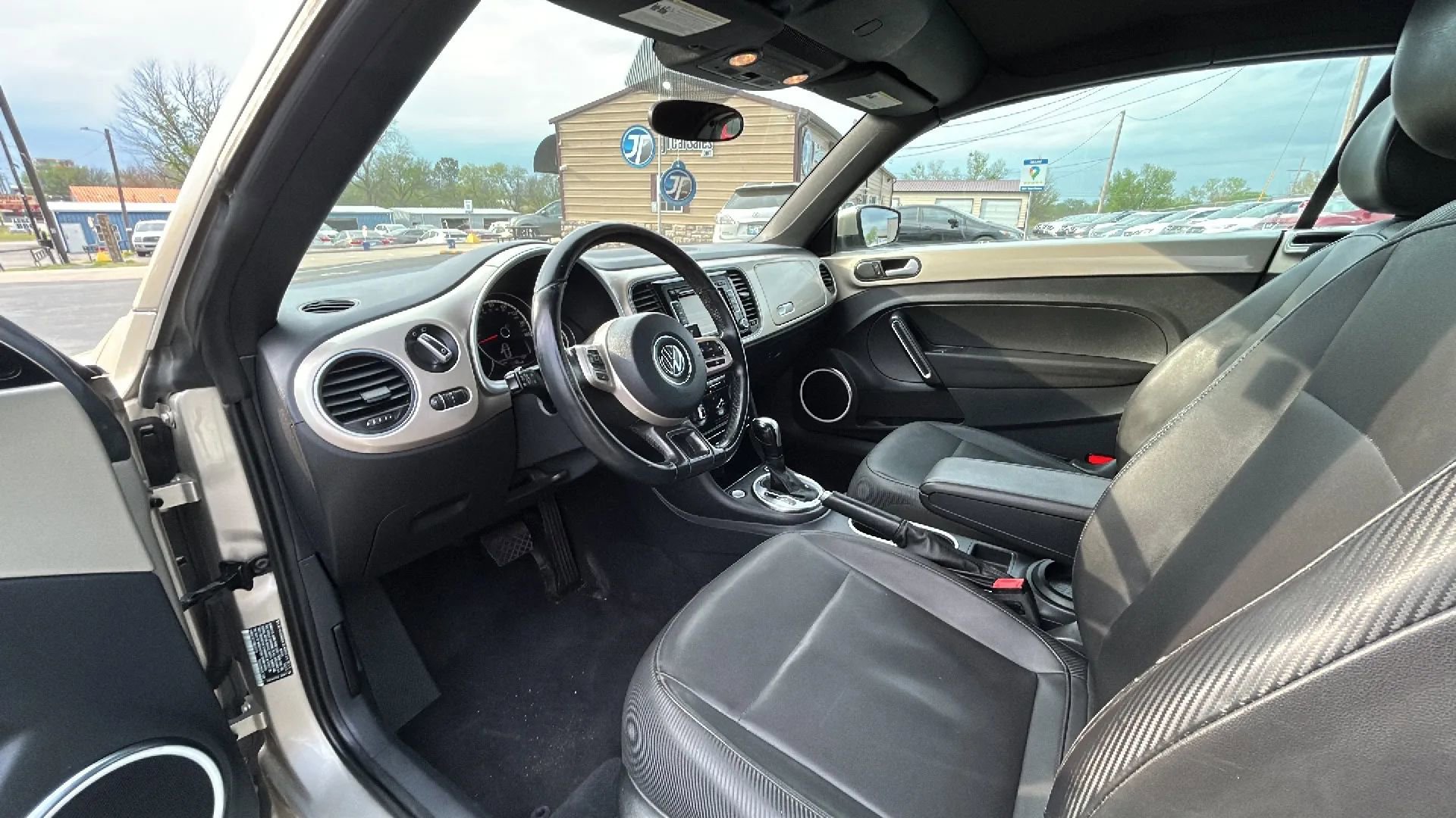 Used 2013 Volkswagen Beetle 2.5 image 17