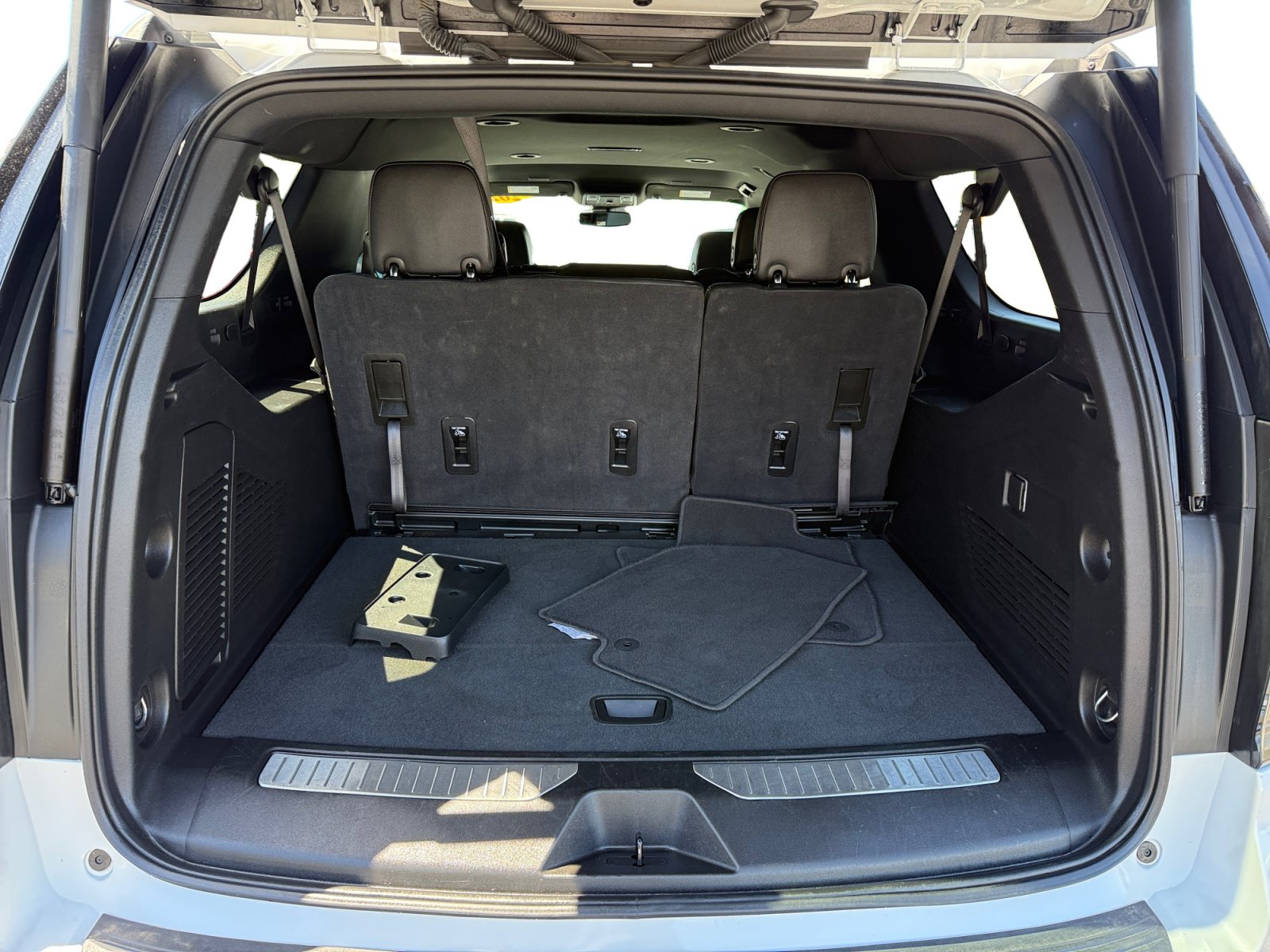Used 2025 Chevrolet Suburban Z71 AWD/4WD image 17