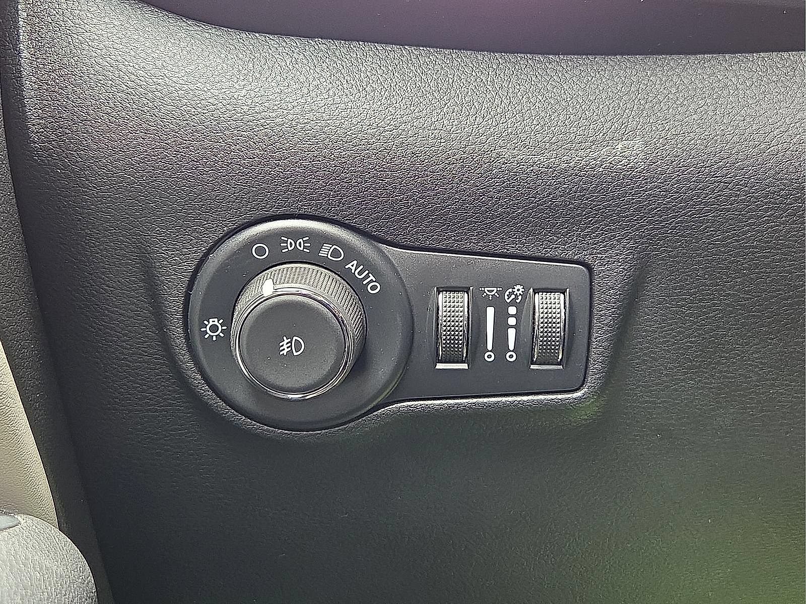 Used 2025 Jeep Compass Limited AWD/4WD image 19