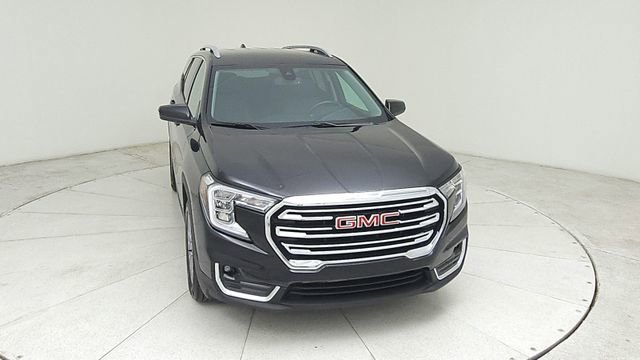 Used 2024 GMC Terrain SLT image 2