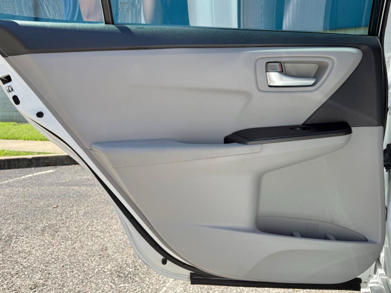 Used 2017 Toyota Camry LE FWD image 16
