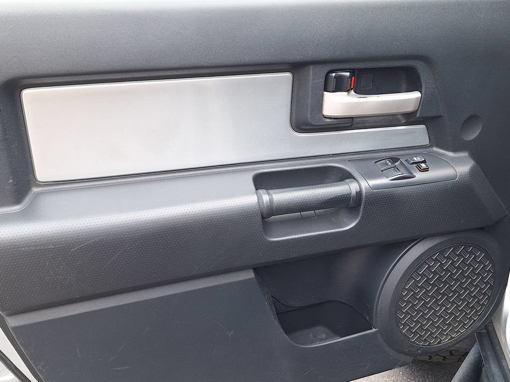 Used 2007 Toyota FJ Cruiser 4WD w/ Upgrade Pkg 1 image 9