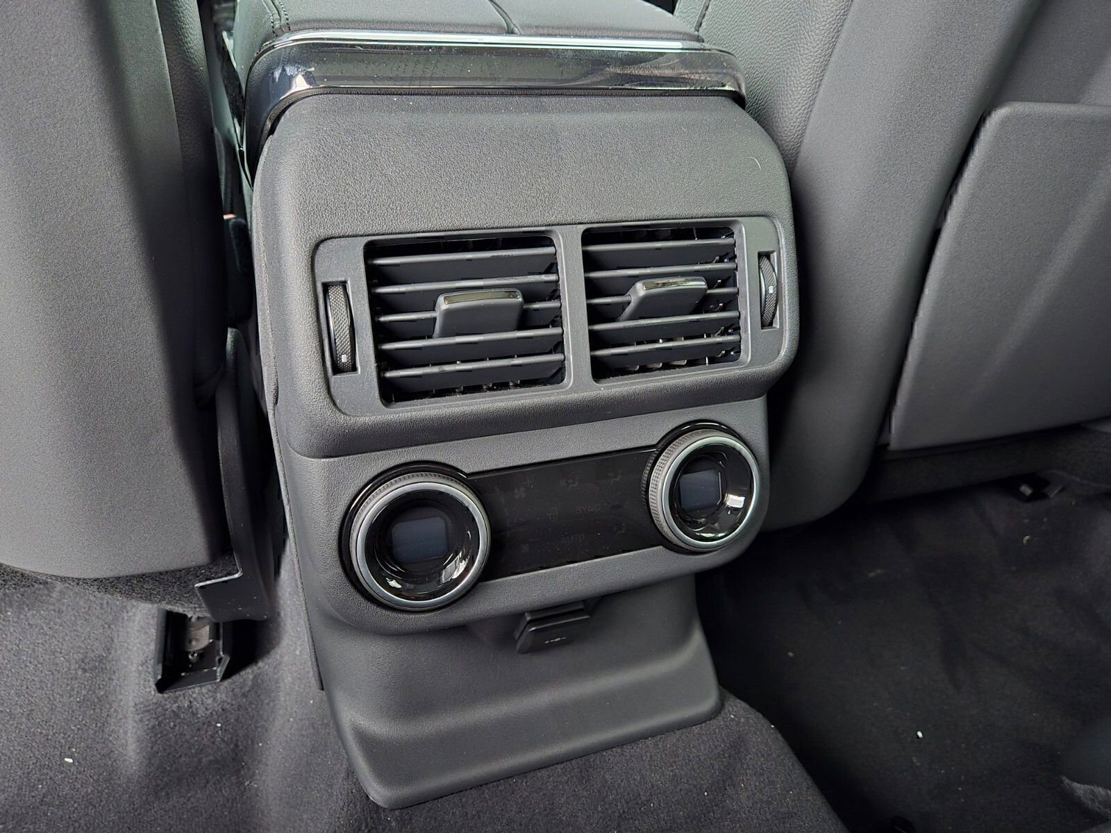 New 2026 Land Rover Range Rover Velar Dynamic SE image 13