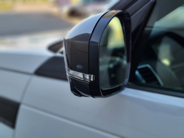 Used 2025 Land Rover Discovery Dynamic SE image 42