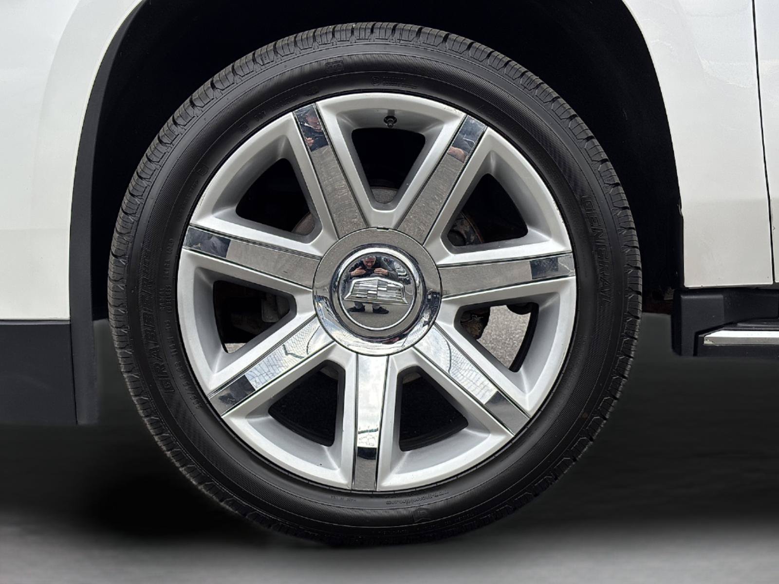 Used 2020 Cadillac Escalade Luxury AWD/4WD image 13