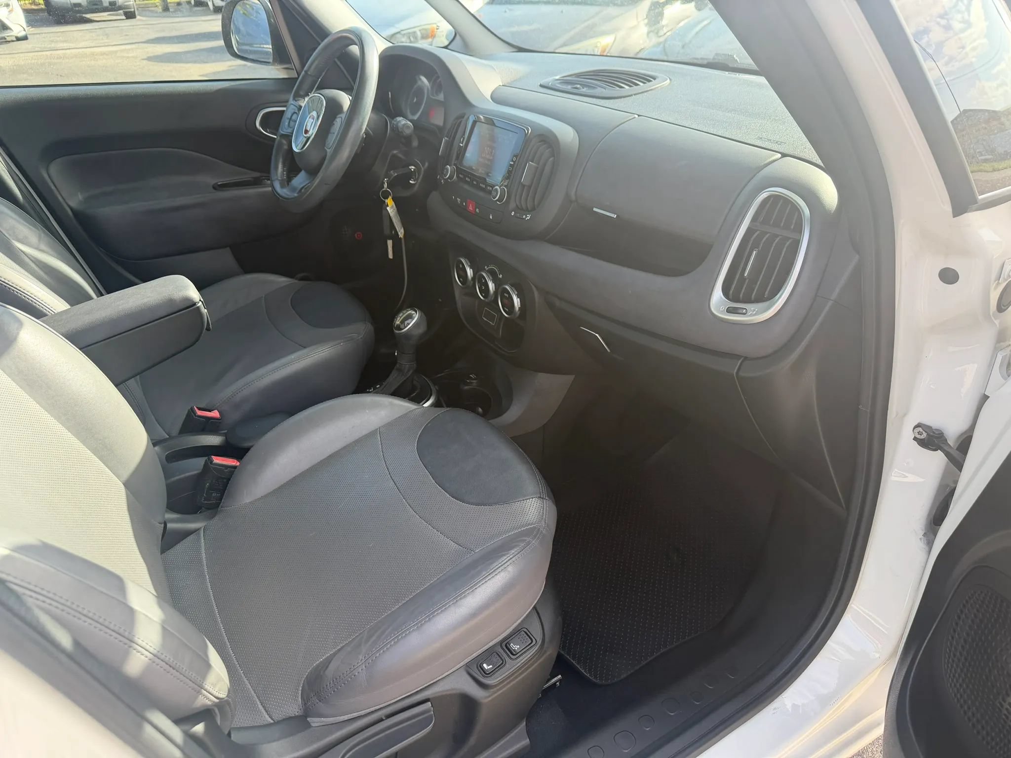 Used 2017 FIAT 500L Lounge FWD image 11