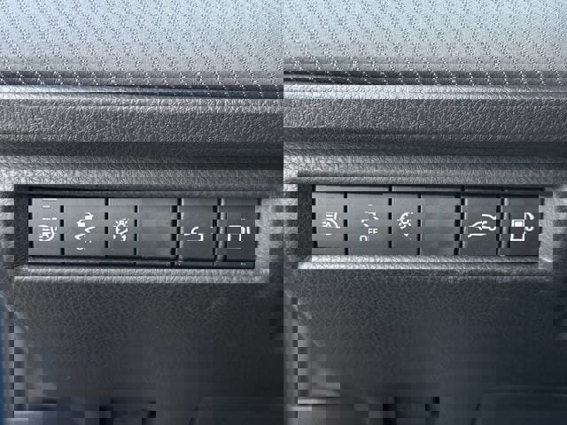 Used 2025 Toyota Camry SE image 25