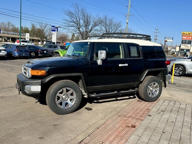 Used 2014 Toyota FJ Cruiser 4WD w/ Convenience Package image 3