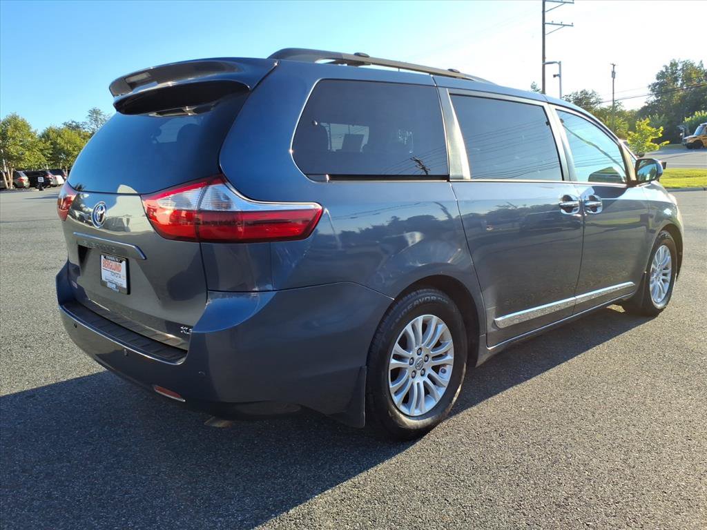 Used 2015 Toyota Sienna XLE w/ XLE Navigation Package FWD image 4