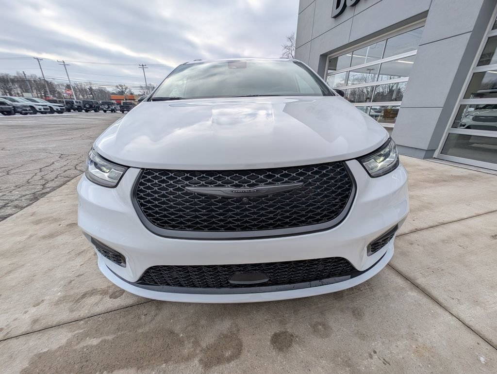 New 2026 Chrysler Pacifica Limited w/ S Appearance Package image 10