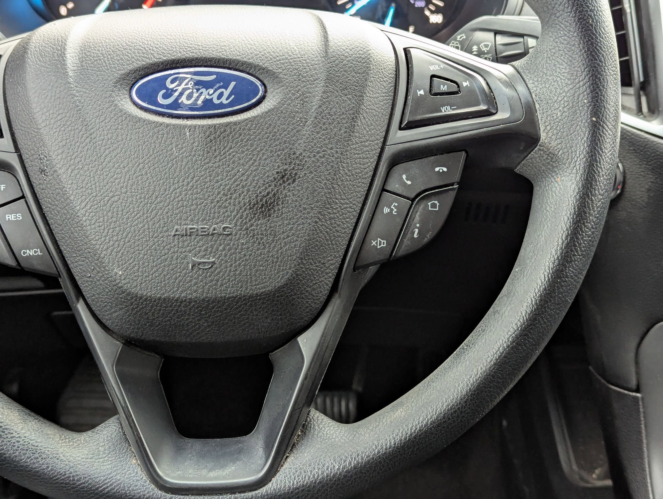 Used 2020 Ford Edge SE image 19