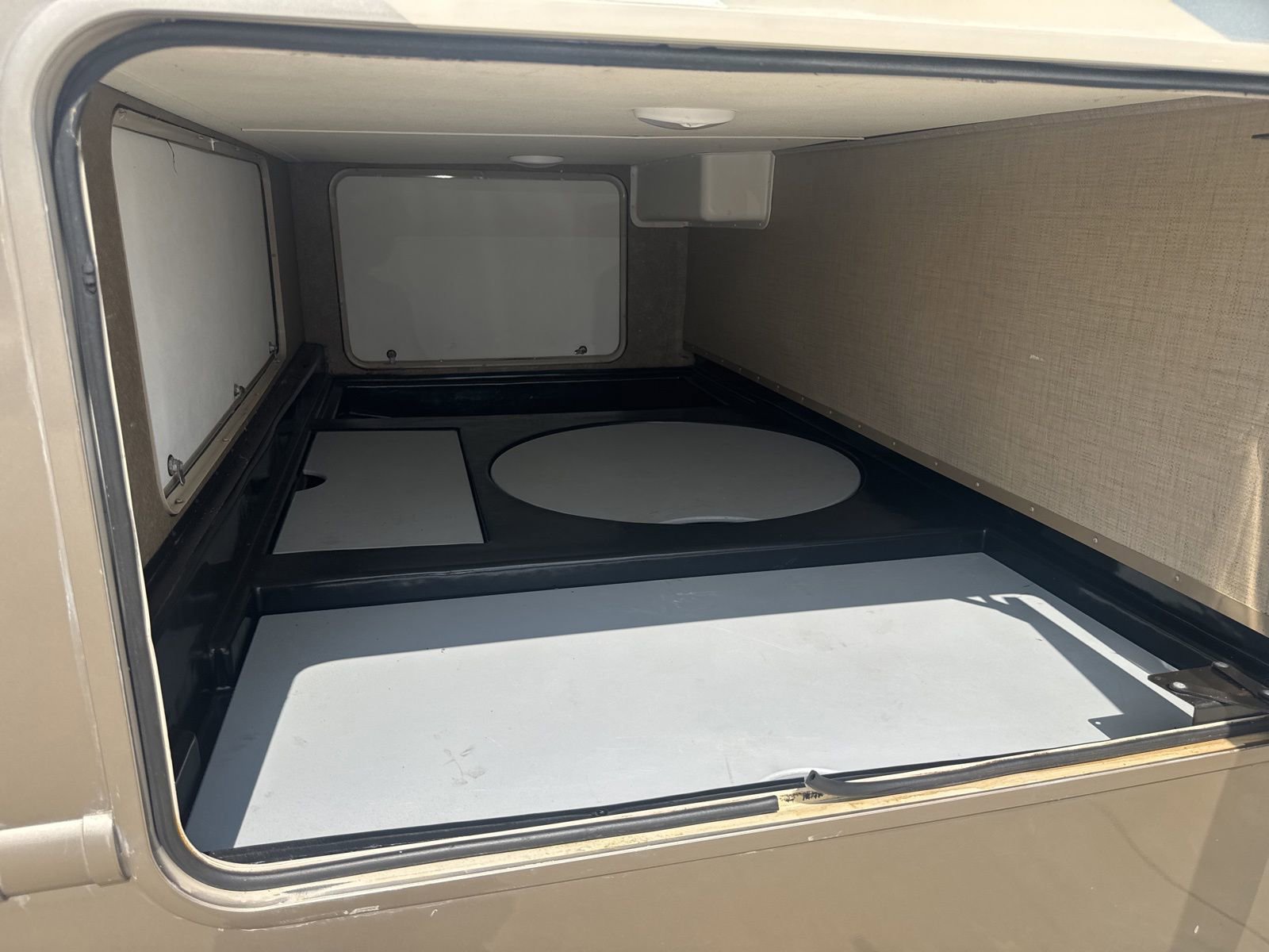 Used 2018 Ford E-450 and Econoline 450 Super Duty w/ Motorhome Prep Package RWD image 49