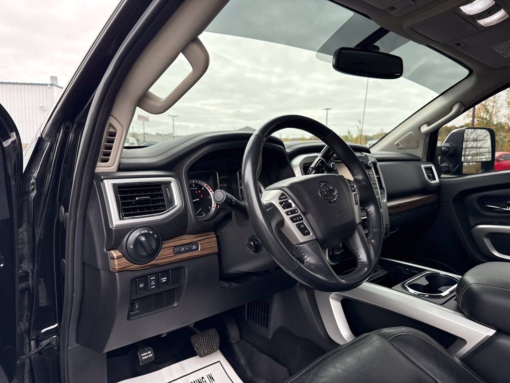 Used 2017 Nissan Titan SL AWD/4WD image 24