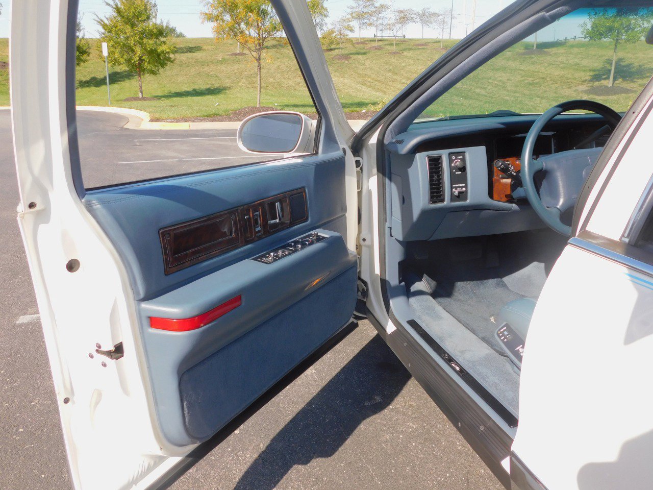 Used 1995 Cadillac Fleetwood Brougham image 19