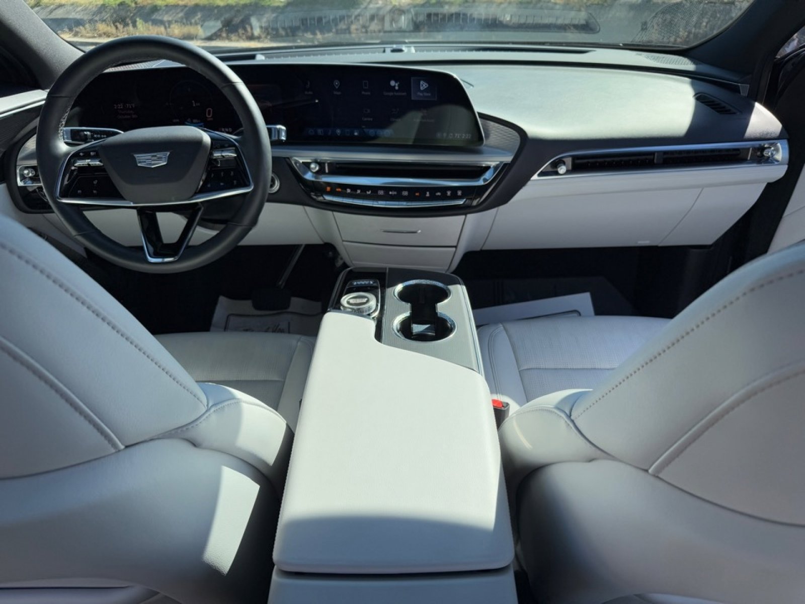 Used 2024 Cadillac Lyriq Luxury w/ LPO, Floor Liner Package image 20