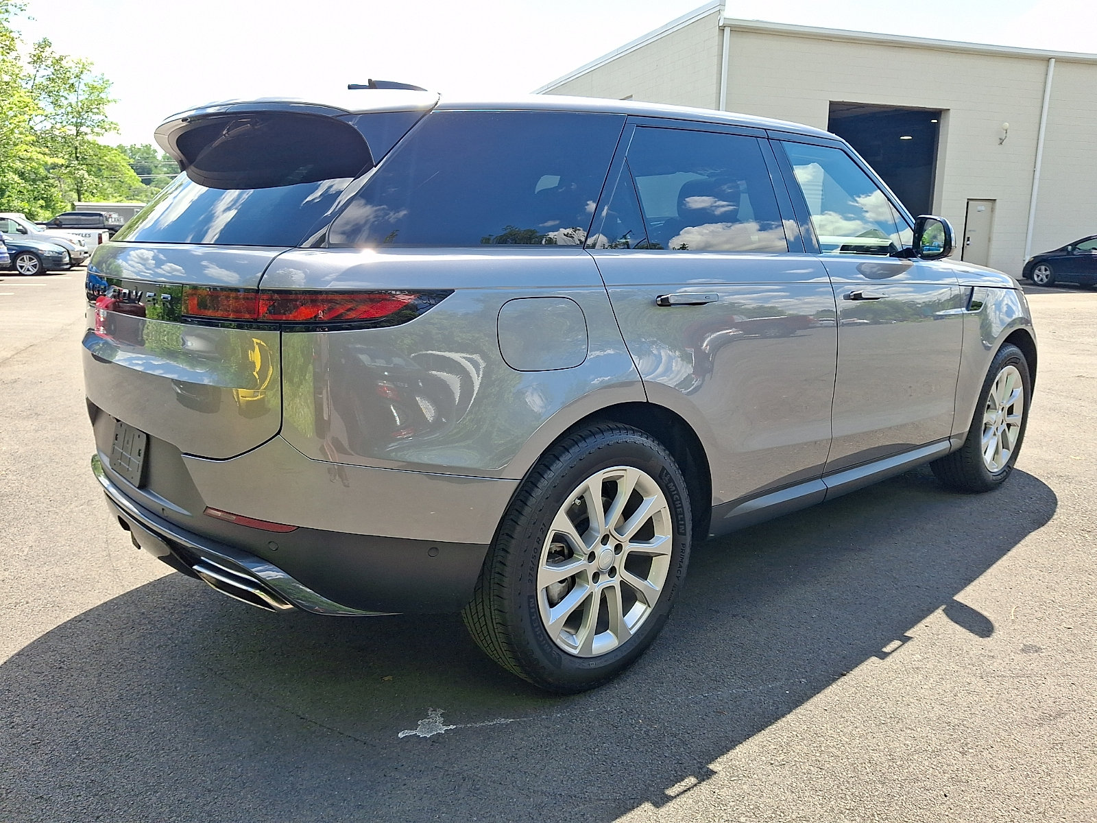 Used 2024 Land Rover Range Rover Sport SE AWD/4WD image 4