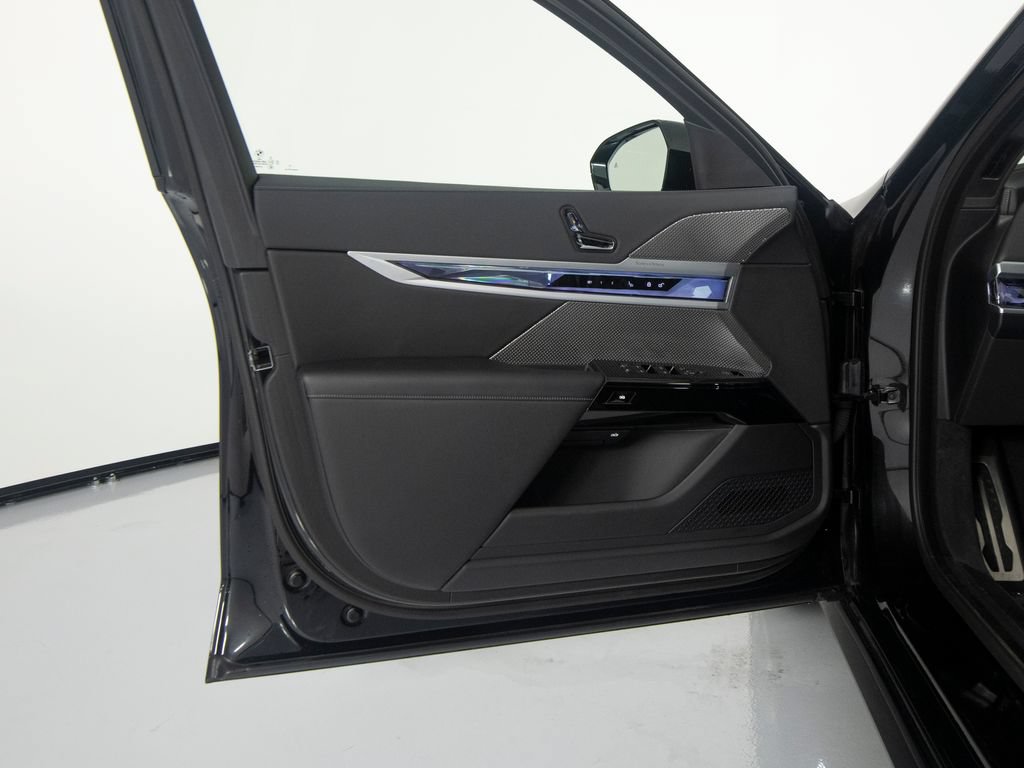 Used 2023 BMW 760i xDrive AWD/4WD image 12