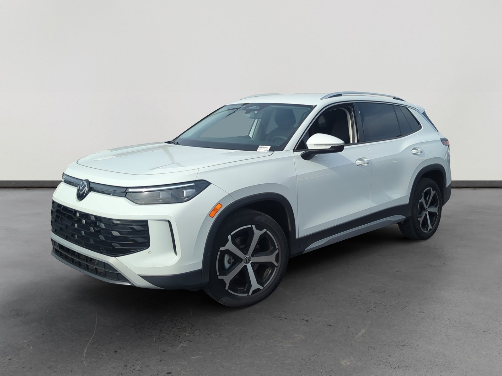 New 2025 Volkswagen Tiguan SE image 1